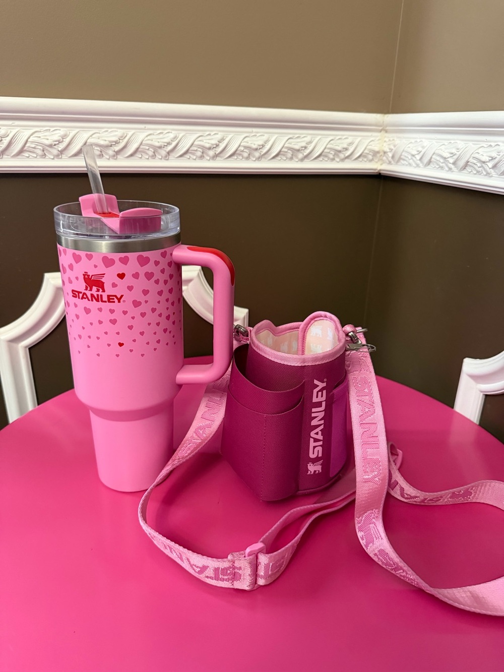 Stanley pink 40oz valentines cup and matching pink sleeve 🎉PRICE FIRM🎉